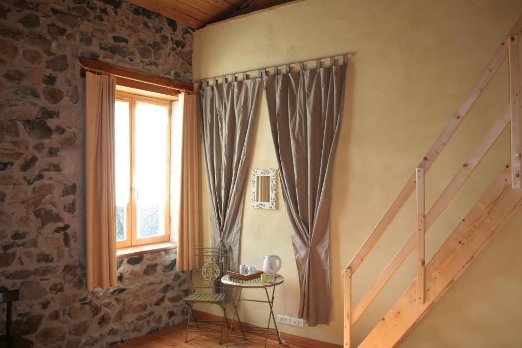 Chambres D'Hotes La Cime Beaujolaise Poule-lès-Écharmeaux Extérieur photo